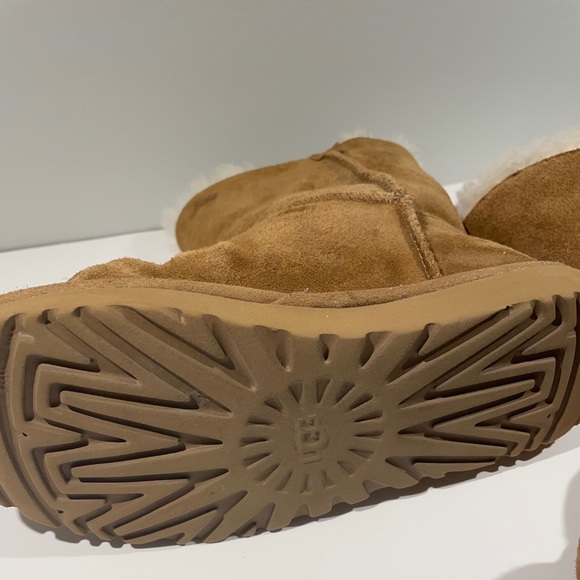 UGG
Constantine Genuine Shearling Lined Boot - Picture 5 of 10